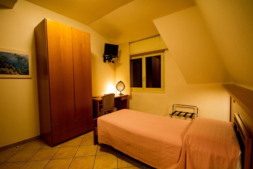 Albergo Lario Gera Lario Ruang foto