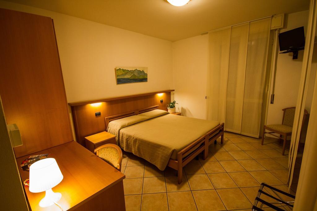 Albergo Lario Gera Lario Ruang foto