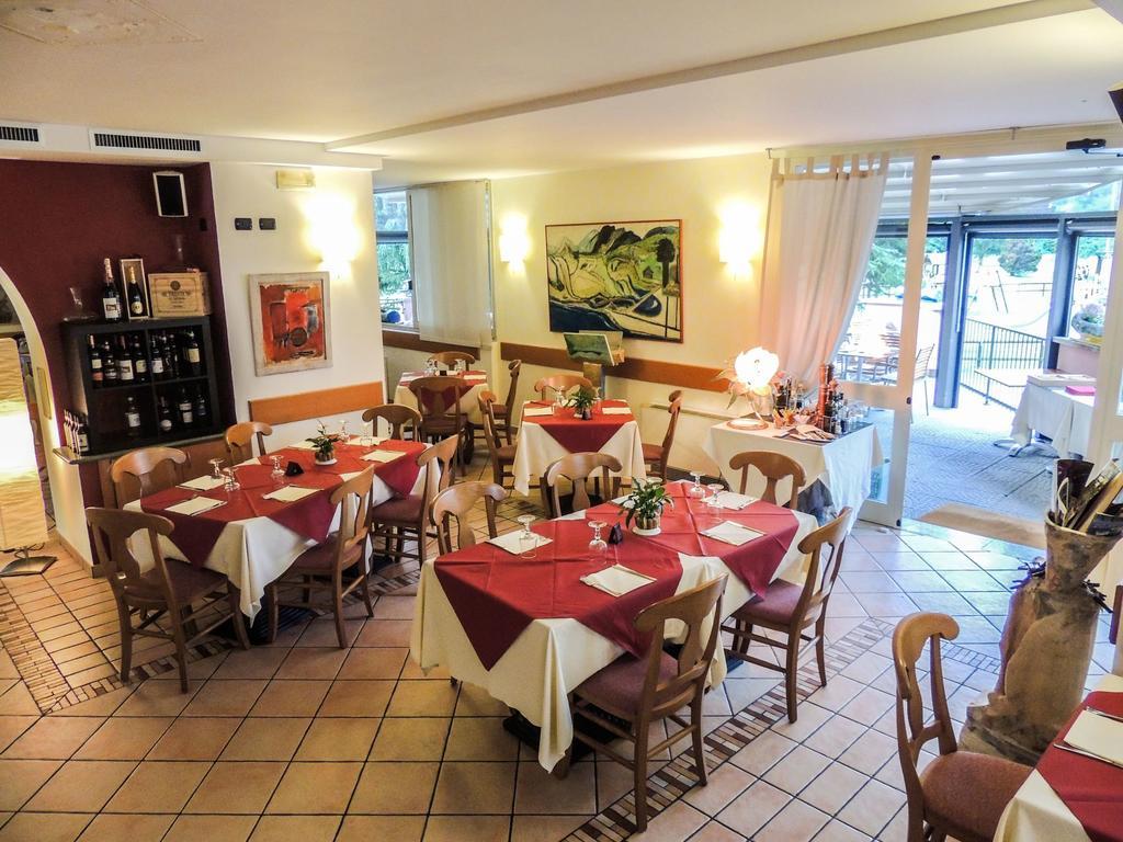 Albergo Lario Gera Lario Bagian luar foto