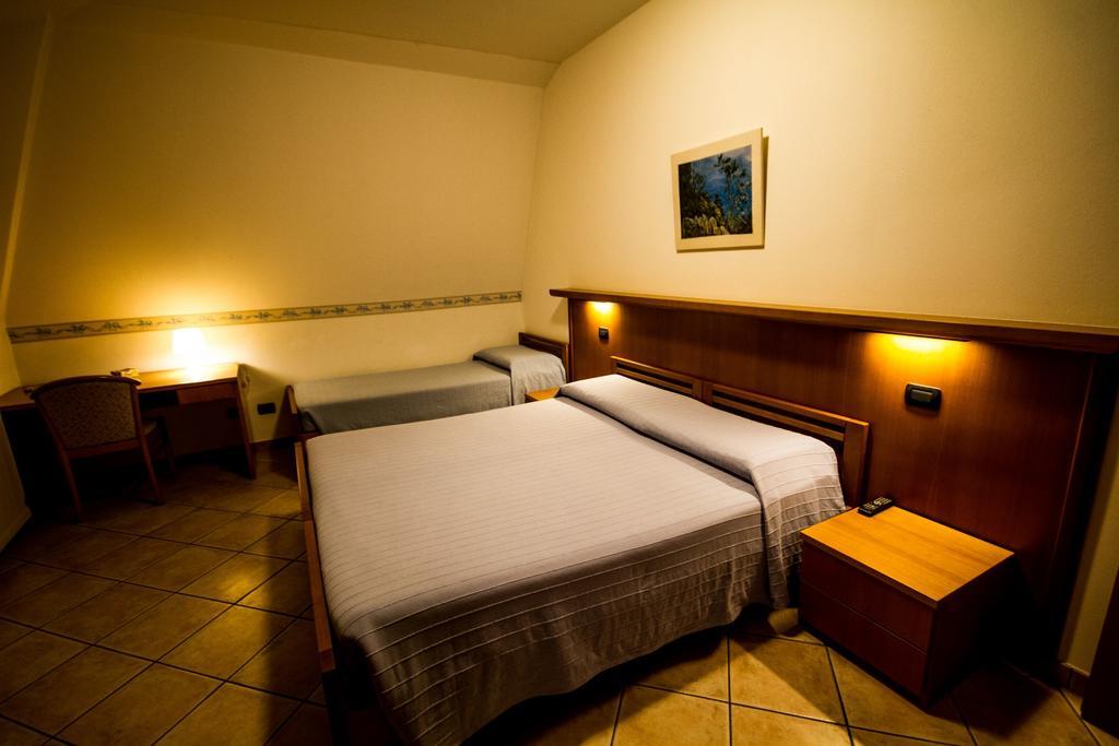 Albergo Lario Gera Lario Ruang foto