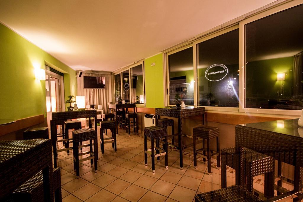 Albergo Lario Gera Lario Bagian luar foto