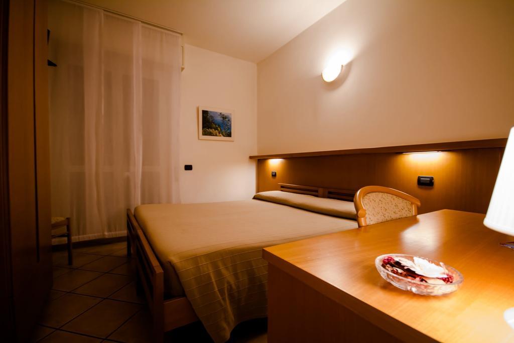 Albergo Lario Gera Lario Ruang foto