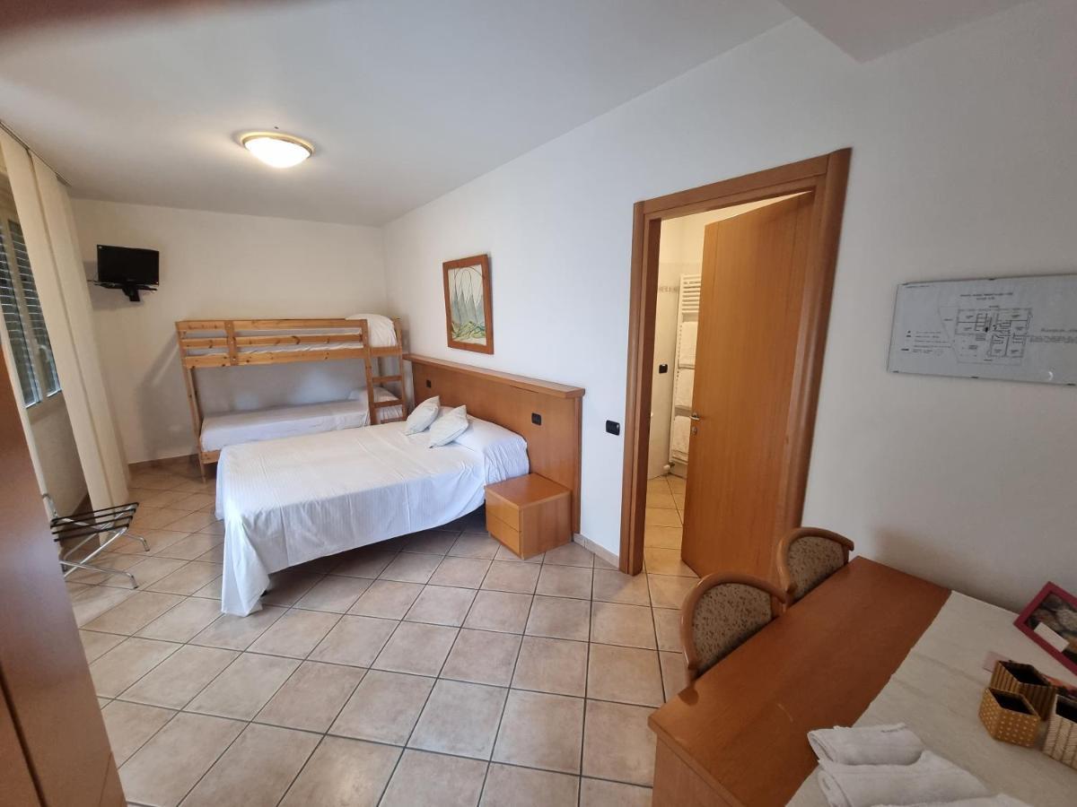 Albergo Lario Gera Lario Ruang foto